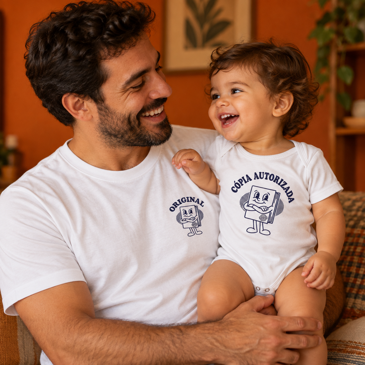 Pai e criança usando camisetas Original e Cópia autorizada